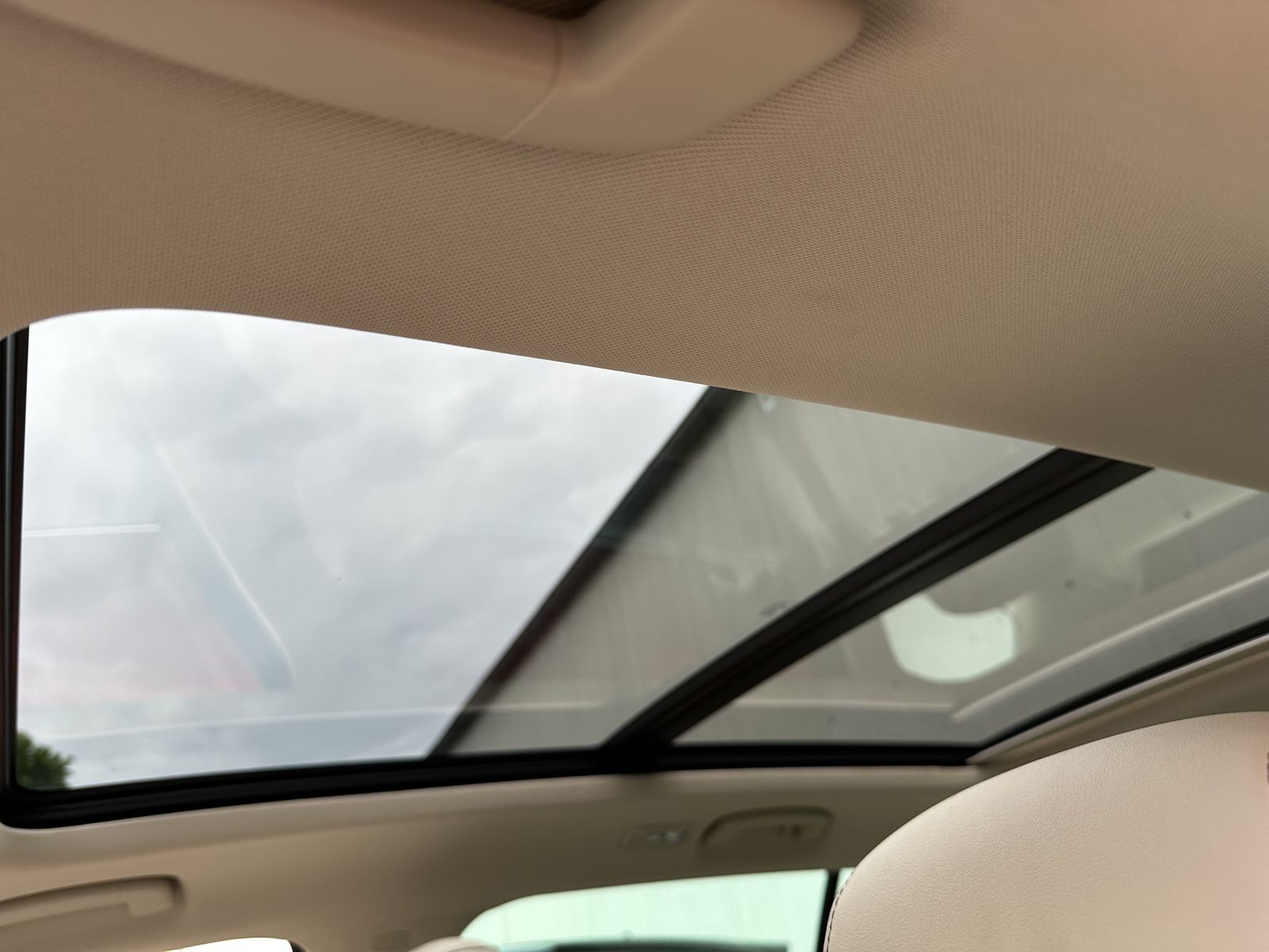 Fahrzeugabbildung SKODA Superb Combi 4x4 L&K NAV+MATRIX+ACC+PANO+CANTON