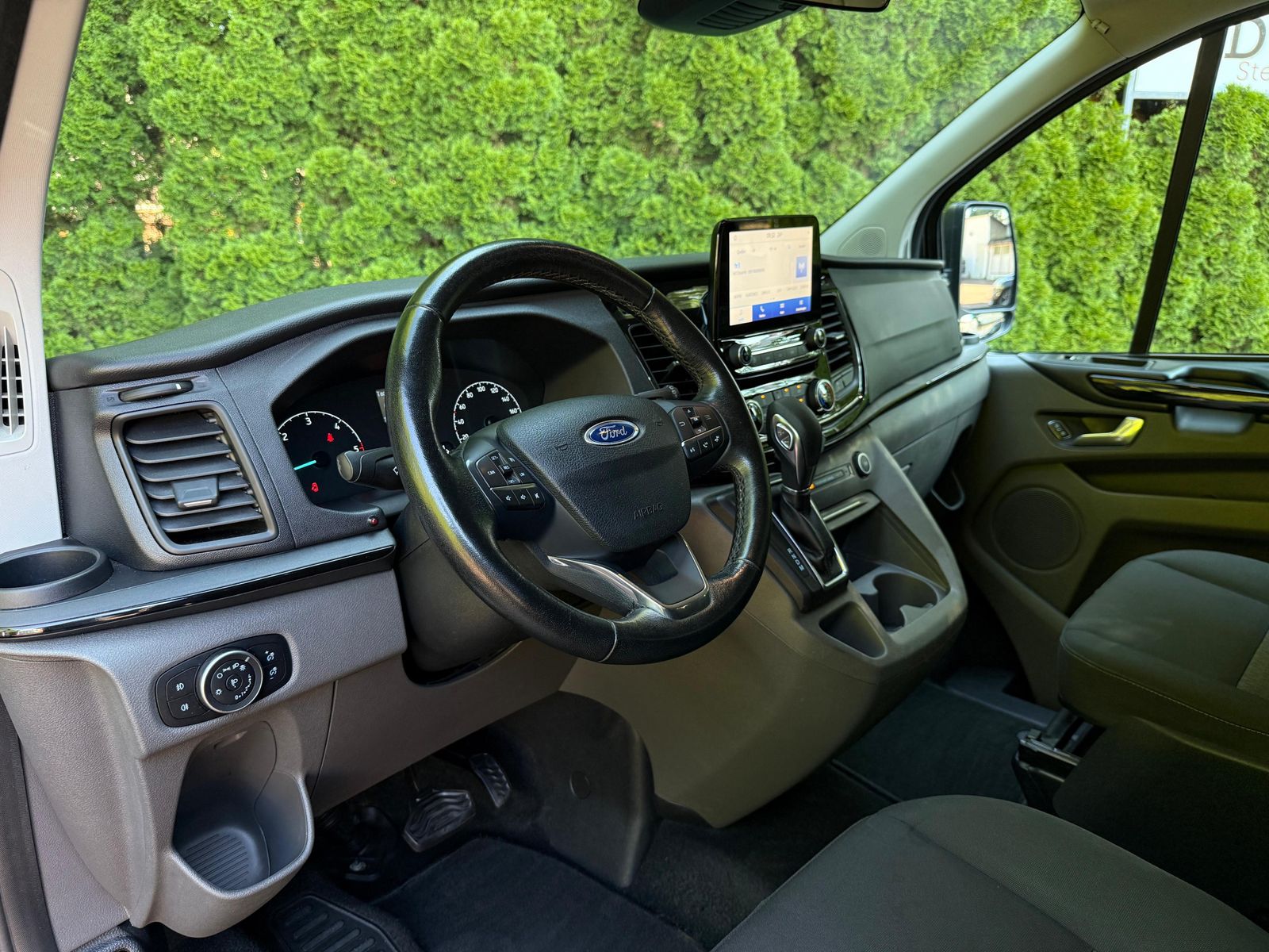 Fahrzeugabbildung Ford Tourneo Custom 320 Aut. L2 BI-XEN+SHZ+CARPLAY+8S