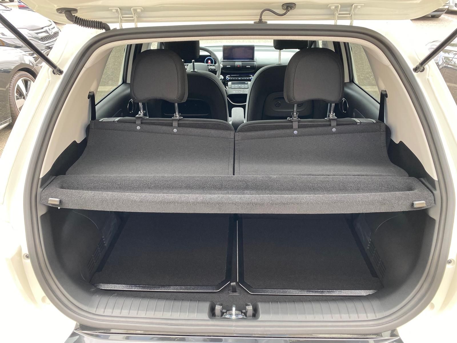Fahrzeugabbildung Hyundai INSTER Elektro 85 kW APP+KLIMA+ACC+KAMERA+17"Alu