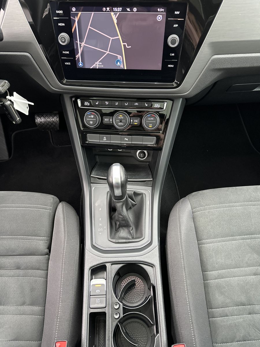 Fahrzeugabbildung Volkswagen Touran 2.0 TDI DSG Comfortline NAV+LED+ACC+PANO