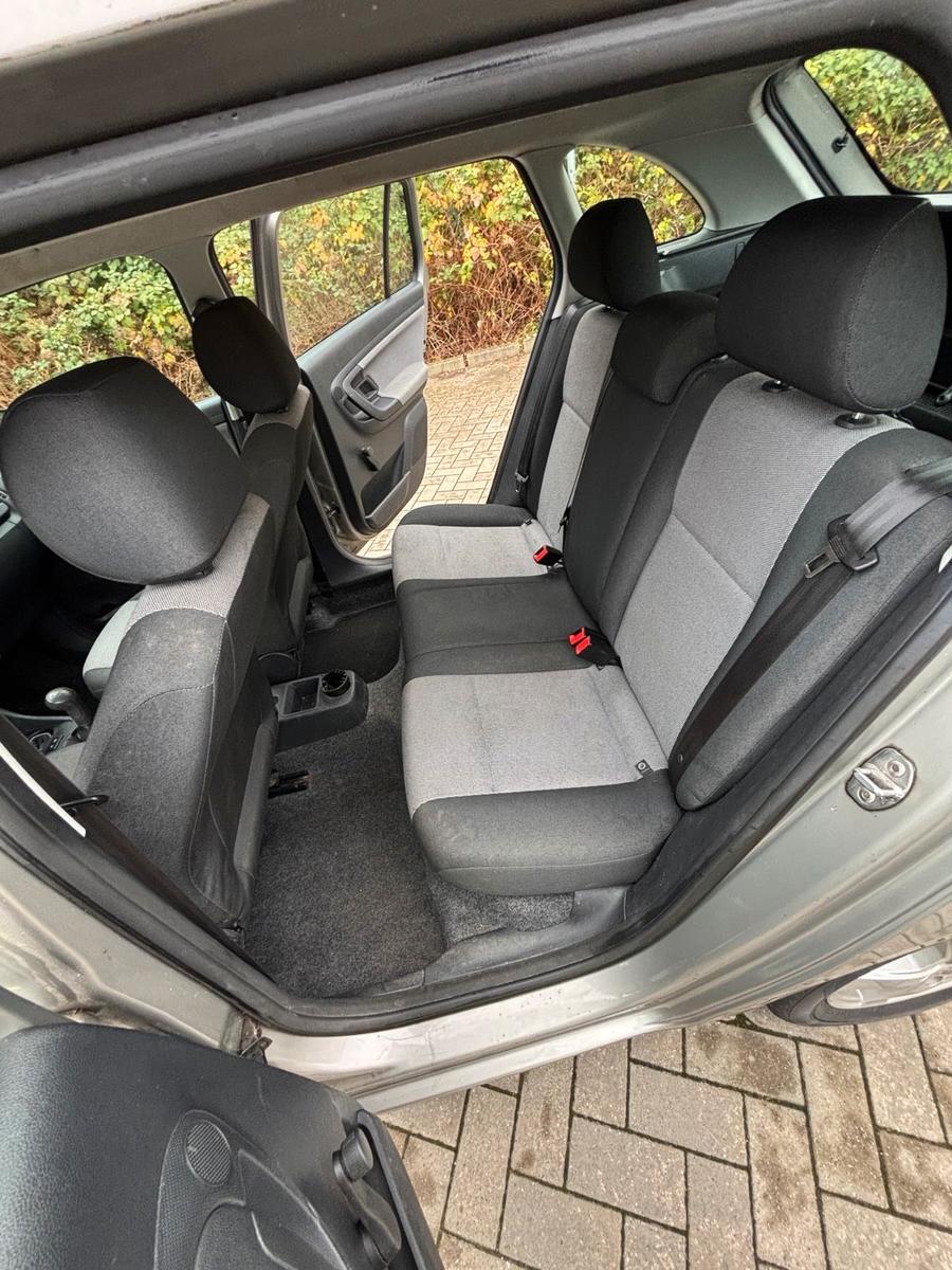 Skoda Fabia 2010 — photo 11