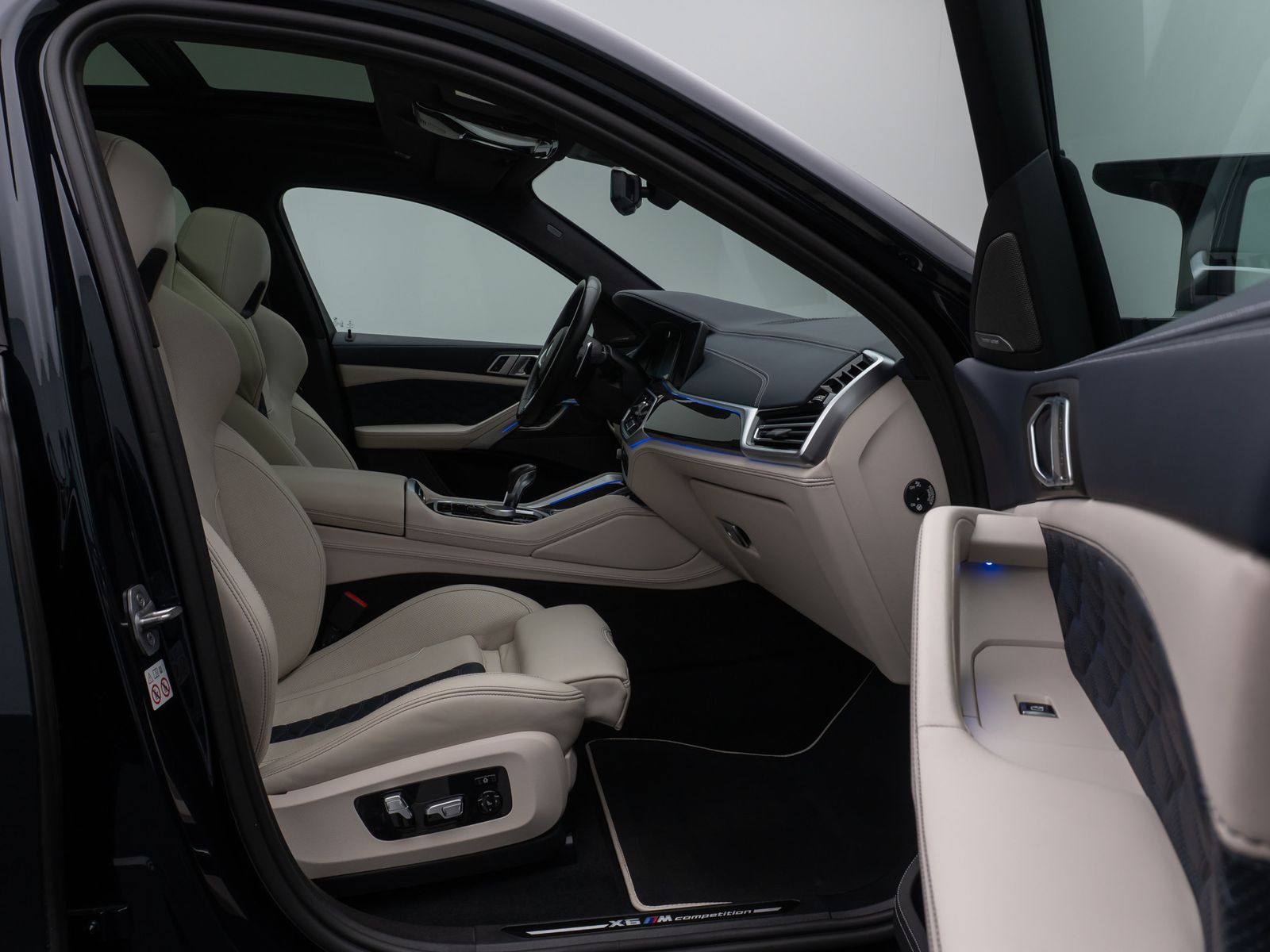 Fahrzeugabbildung BMW X6 M Competition M Driver´s DisplKey Sky Lounge