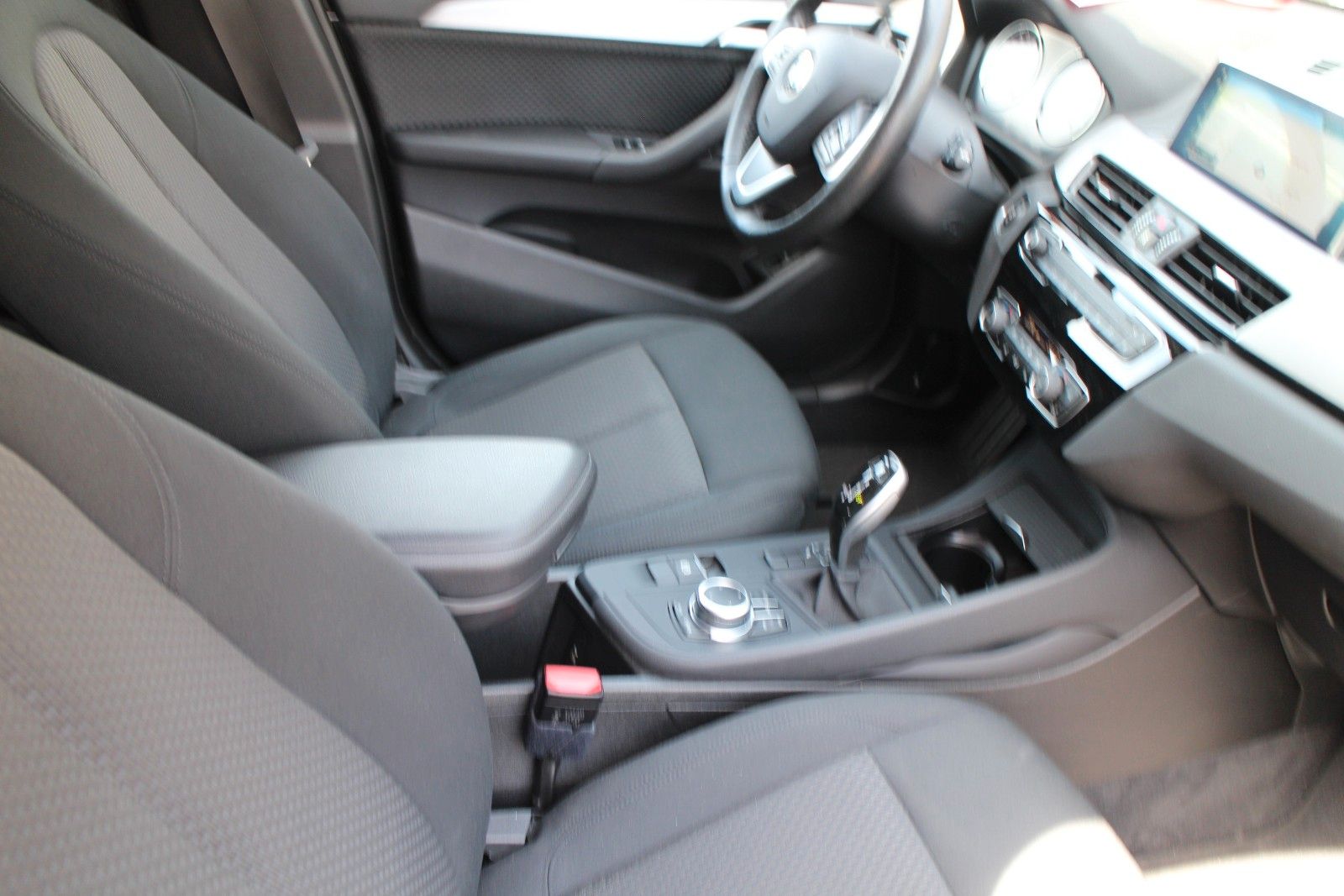 BMW X1 sDrive18d  Autom/Navip/Klimaaut/PDC/Multi/19" foto 10