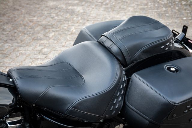 Fahrzeugabbildung Harley-Davidson Softail Heritage 114 FLHCS - DEFIANCE KOLLEKTION