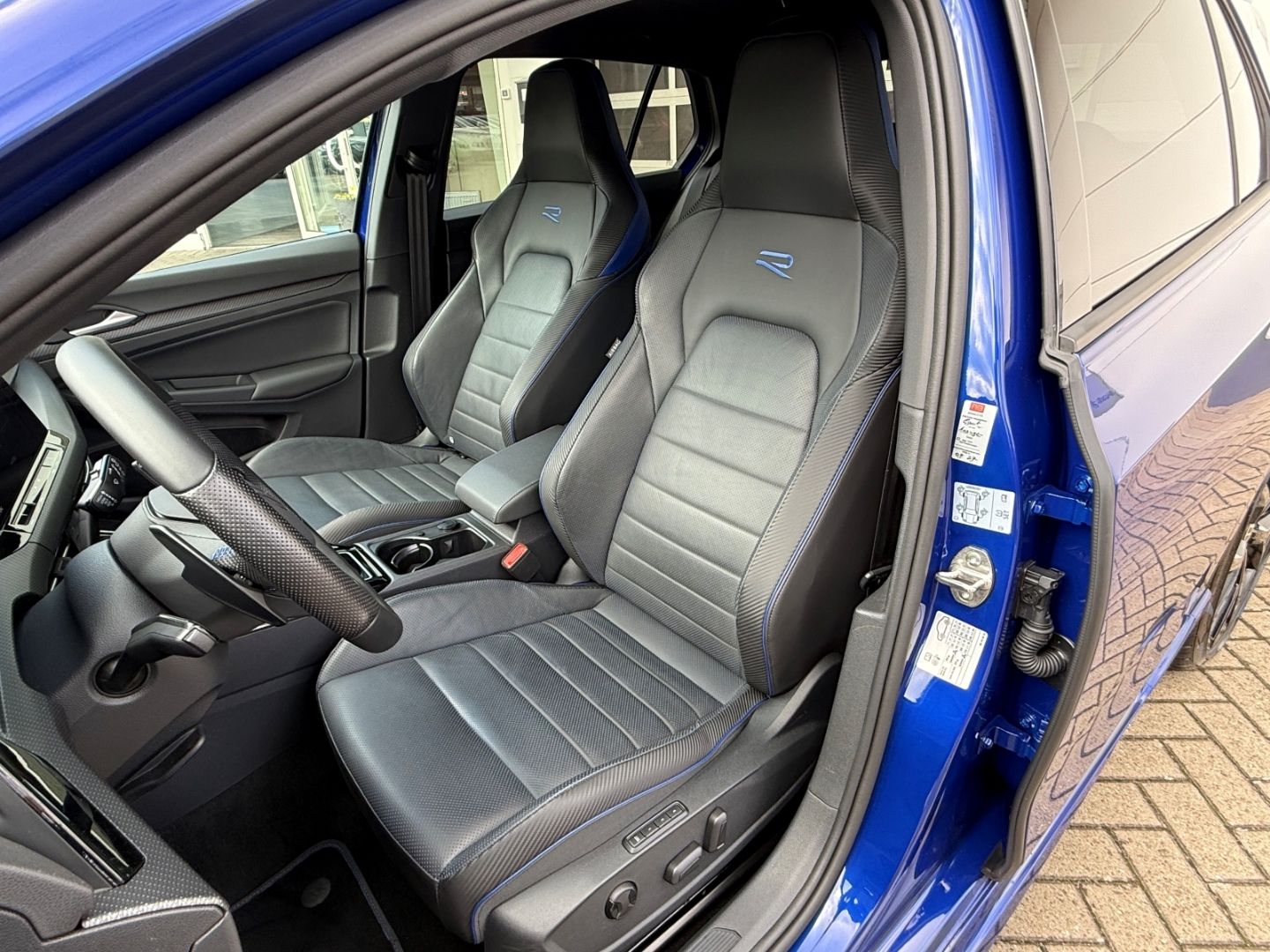 VW Golf R Performance 4M 2.0TSI APR Akra Nappa H&K - Image 13