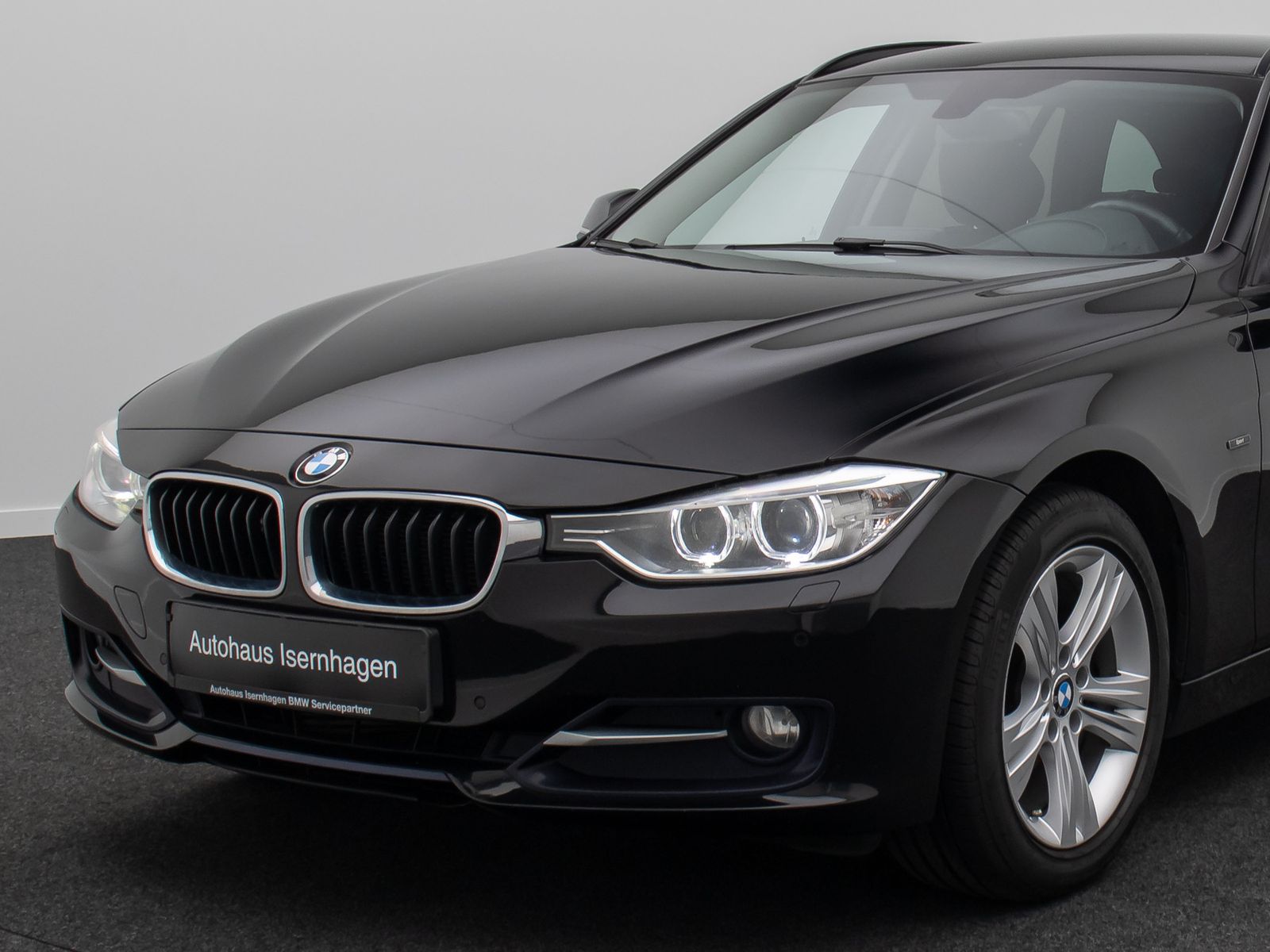 Fahrzeugabbildung BMW 320d Sport Line PDC Bi-Xenon HiFi NaviPro Lordos