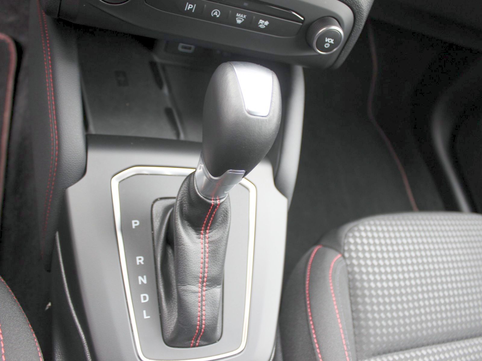 Fahrzeugabbildung Ford Focus ST-Line X 1,0 EcoBoost Mild Hybrid