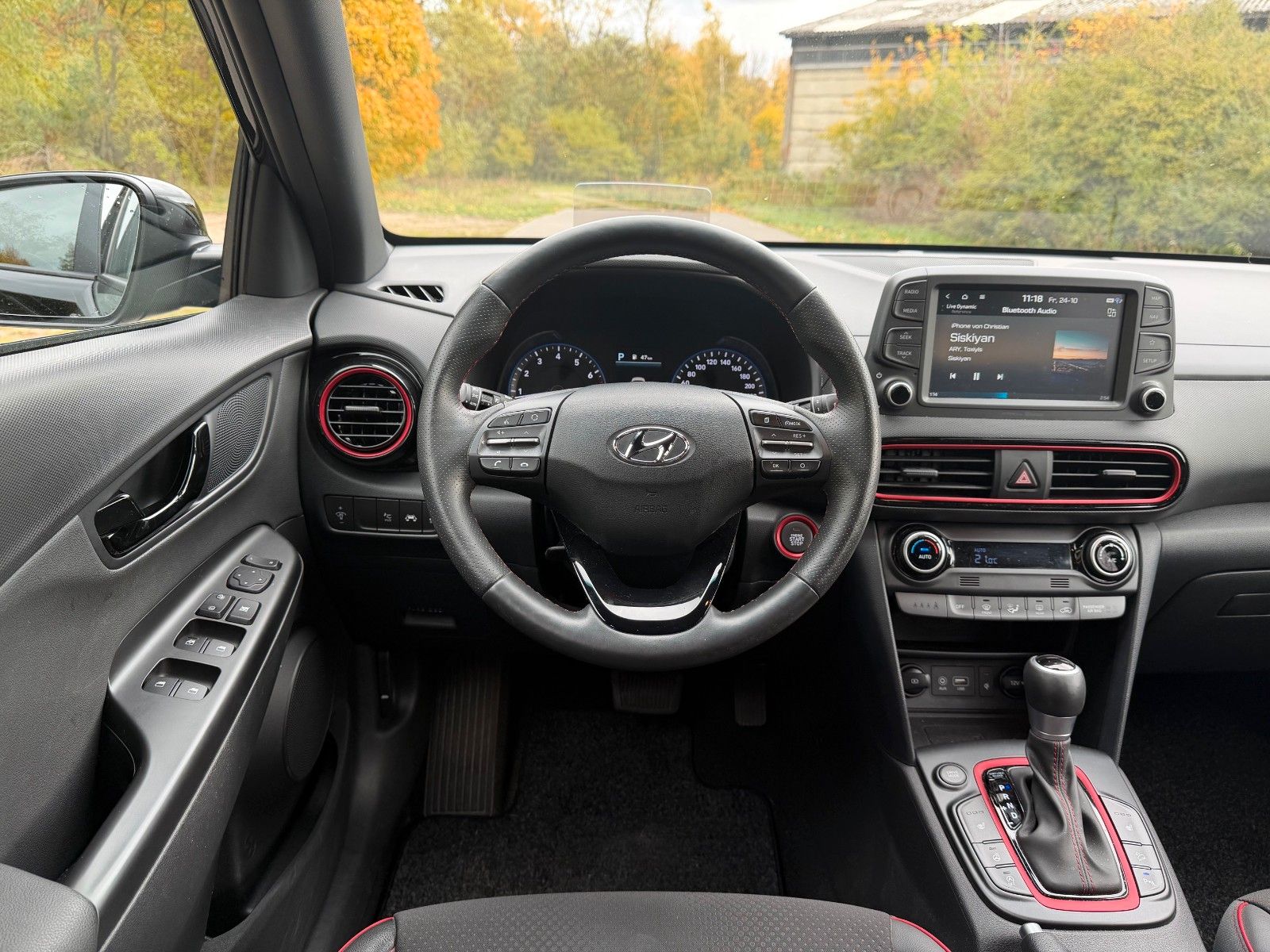 Fahrzeugabbildung Hyundai KONA 1.6T-GDI*Unique*2WD*DCT*RFKamera*Navi*SHZ*