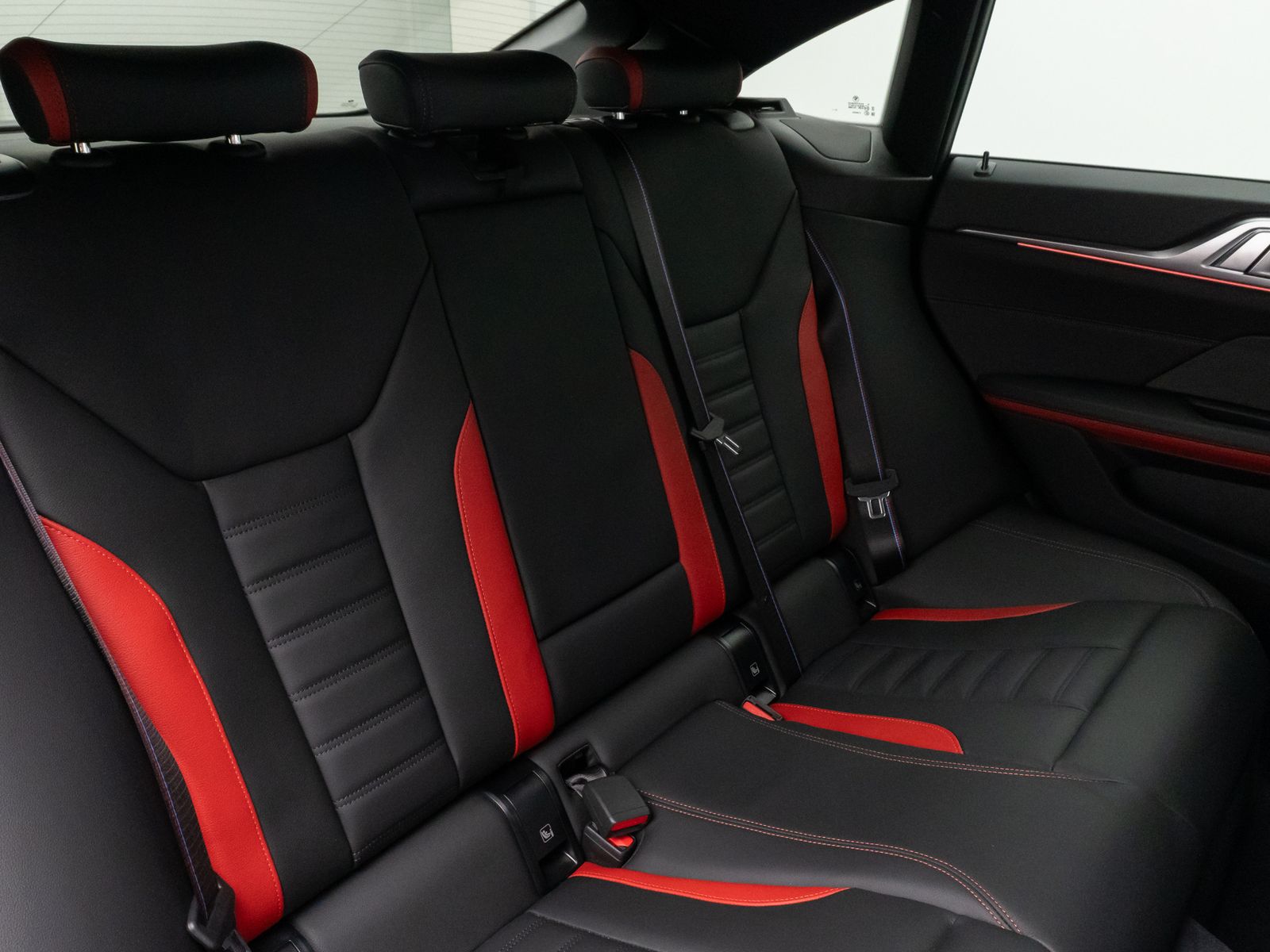 Fahrzeugabbildung BMW i4 M50 Gran Coupè 360°HUD H/K AHK ACC Komfort