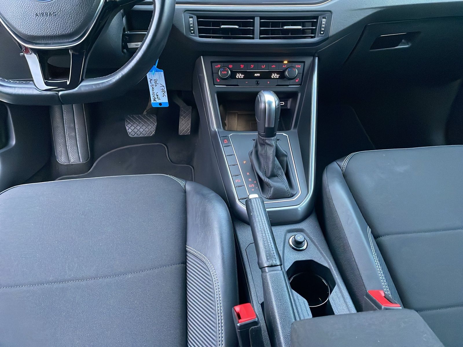 Fahrzeugabbildung Volkswagen Polo Highline TSI DSG LED ACC SHZ PDC Navi Klima