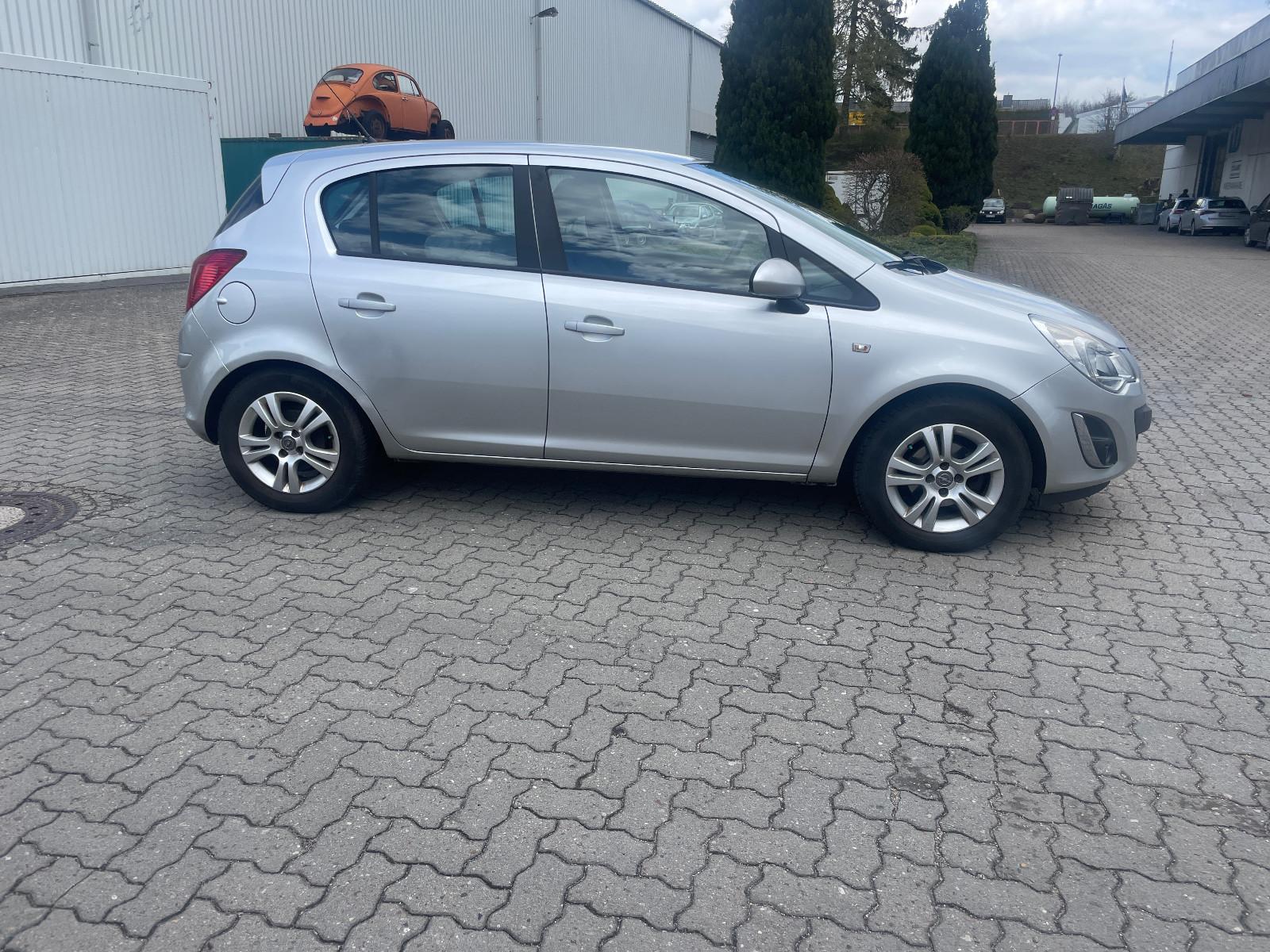 Opel Corsa D Satellite