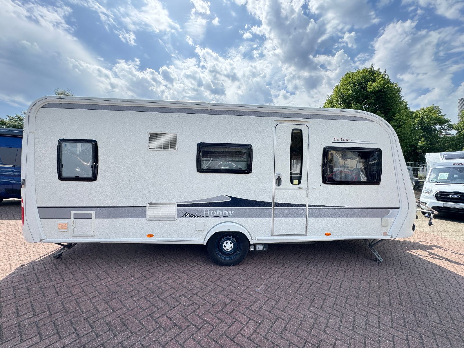 Fahrzeugabbildung Hobby 545 KMF DE LUXE SAT TV MOVER RUNDSITZGRUPPE