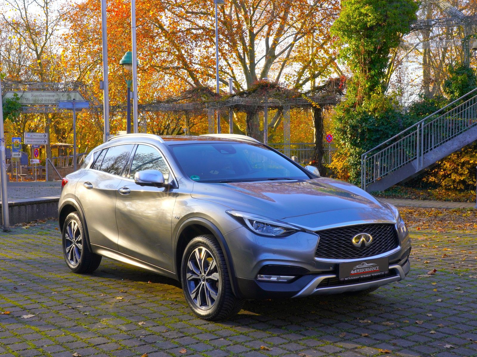 INFINITI QX30