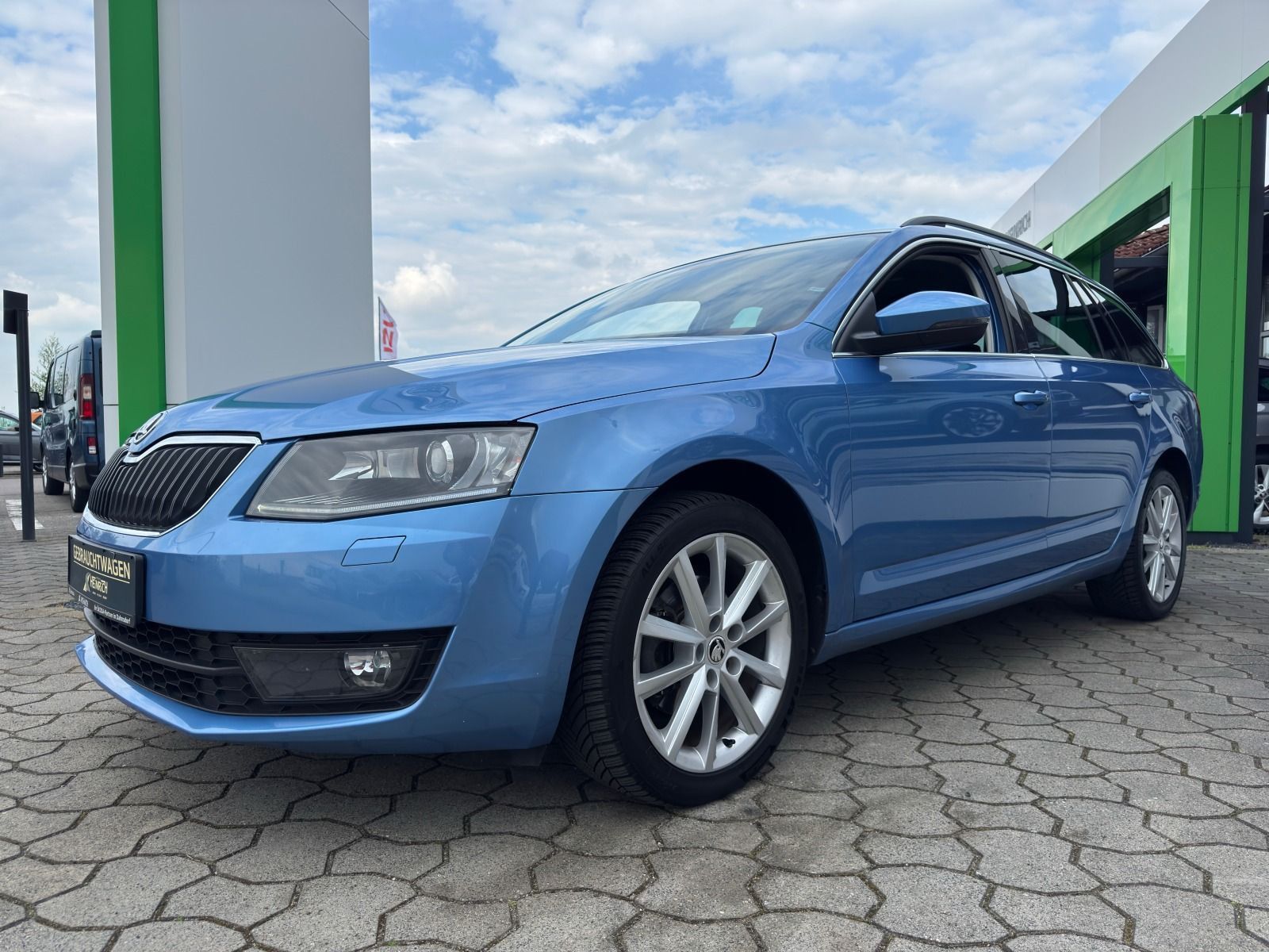 Fahrzeugabbildung SKODA Octavia Combi 2.0 TDI 150PS DSG*AHK*PDC*SmartLin