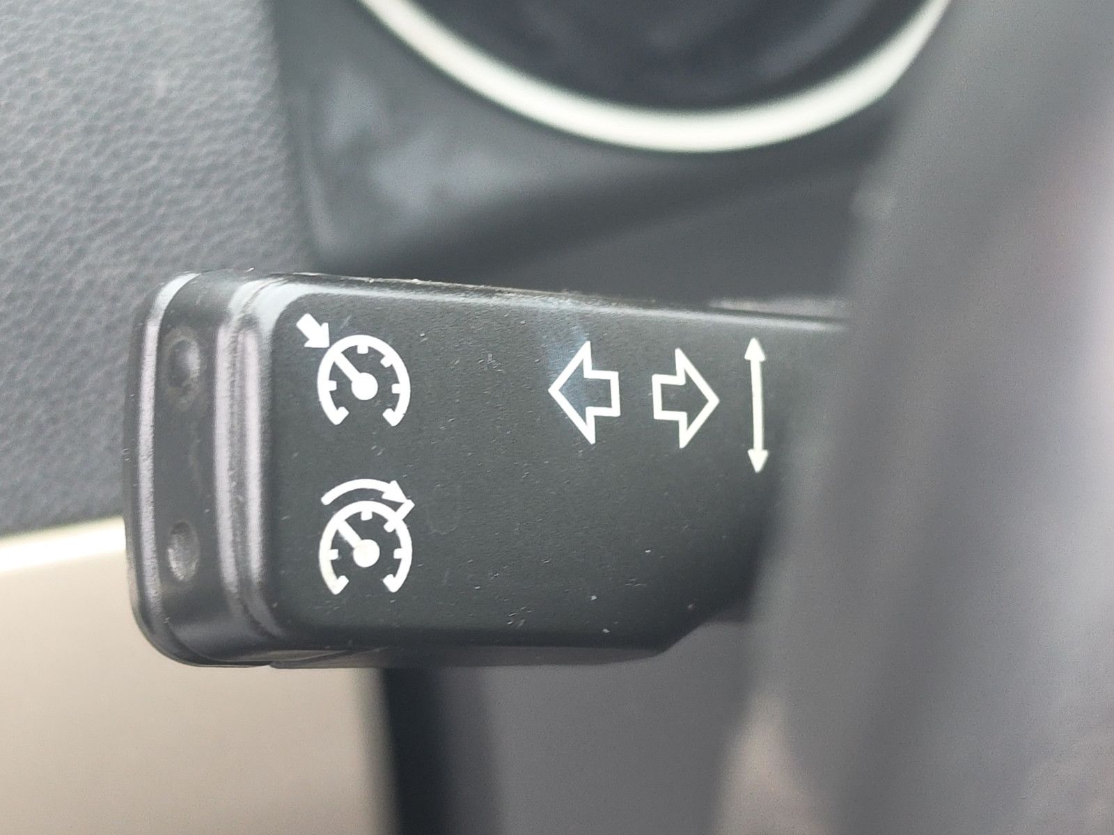 Fahrzeugabbildung Opel Astra H GTC Innovation TEMPOMAT KLIMA PDC