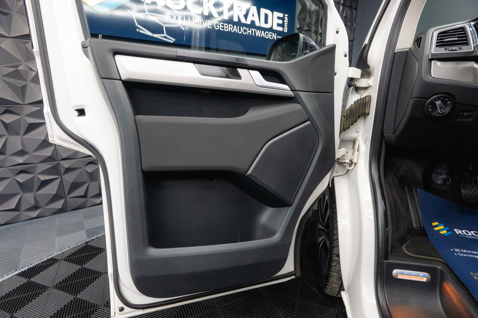 Fahrzeugabbildung Volkswagen T6 Multivan 2.0TDI DSG Edition 30 4Motion ACC