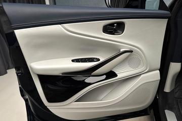 صورة مصغرة 27 لـ 2024 Aston Martin DBX