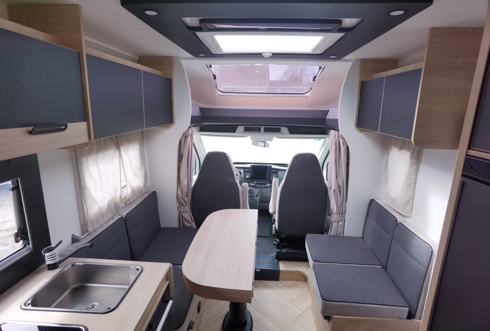 Fahrzeugabbildung Challenger 318 Graphite Edition o. Hubbett Frühlingsaktion
