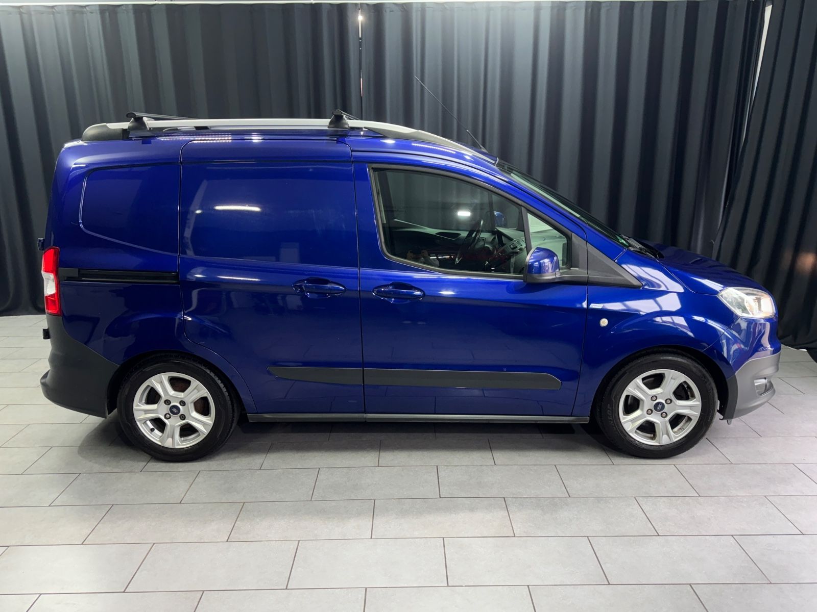 Fahrzeugabbildung Ford Transit Courier Trend|KLIMA|8-FACH|AHK|1.HAND