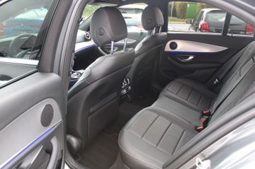Fahrzeugabbildung Mercedes-Benz E 400 Lim. 4Matic AMG Line Widescreen 19"