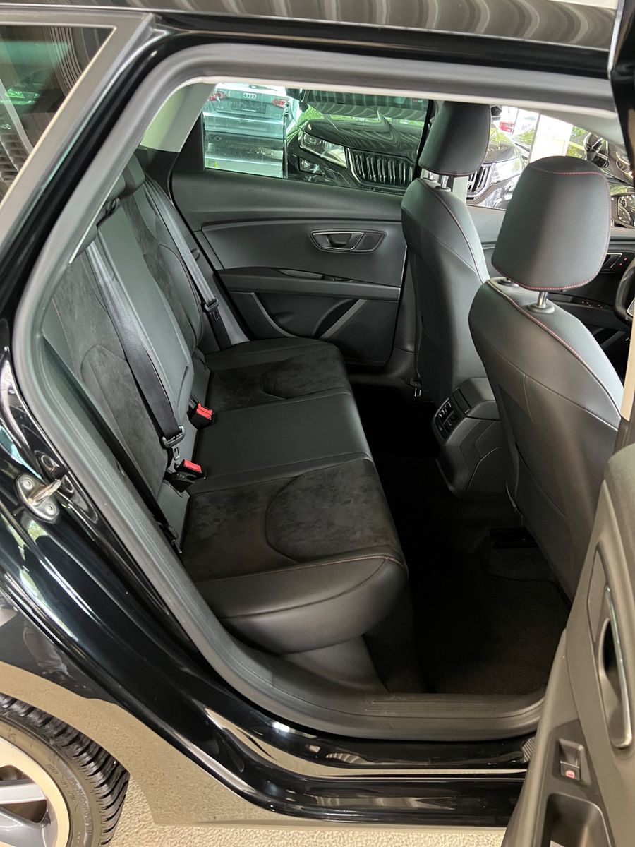Fahrzeugabbildung SEAT Leon ST FR 2.0 TDI DSG AUTOMATIK *LED*1.HAND*