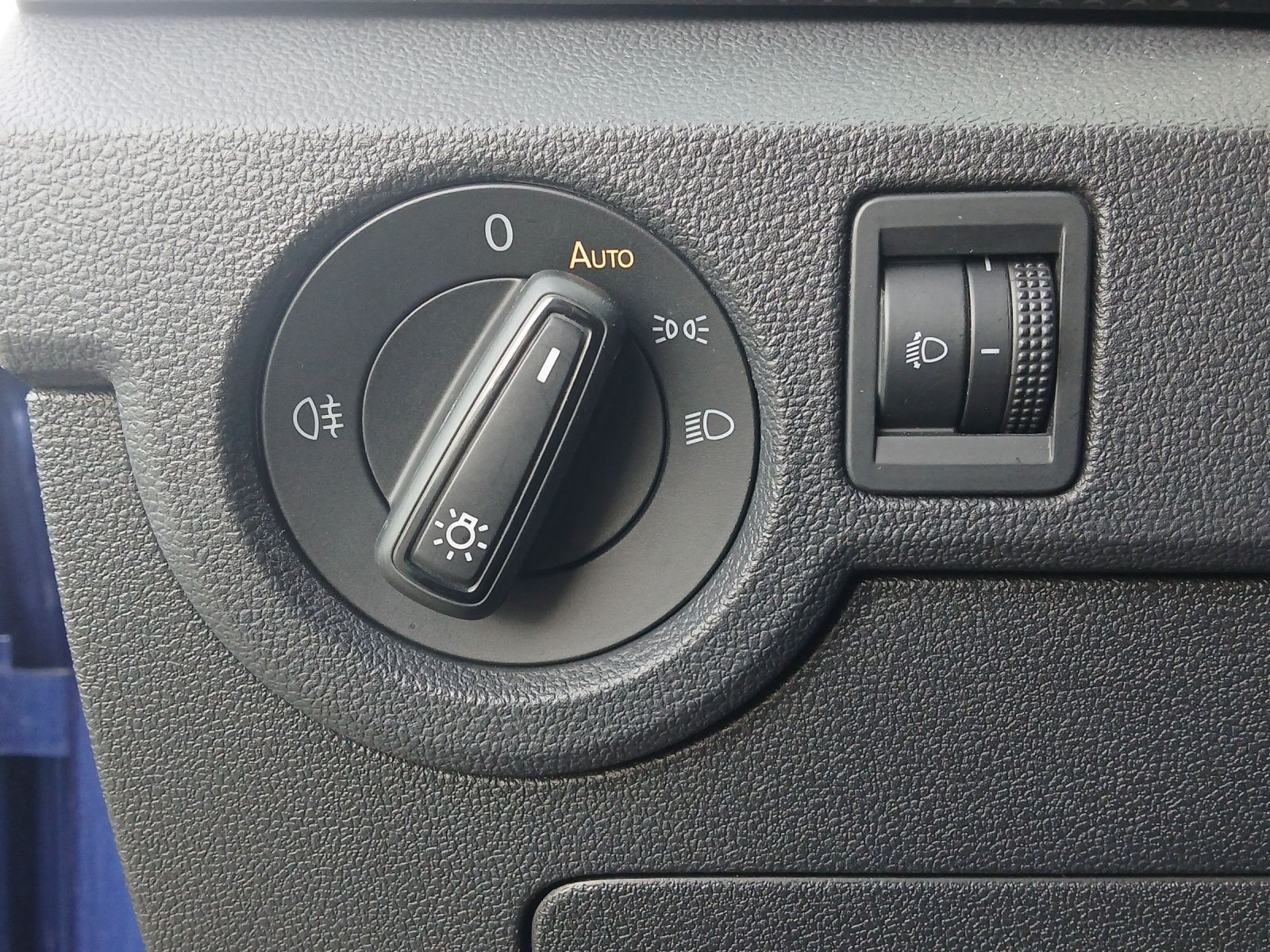 Fahrzeugabbildung Volkswagen T-Cross TSI Life Klima PDC LM