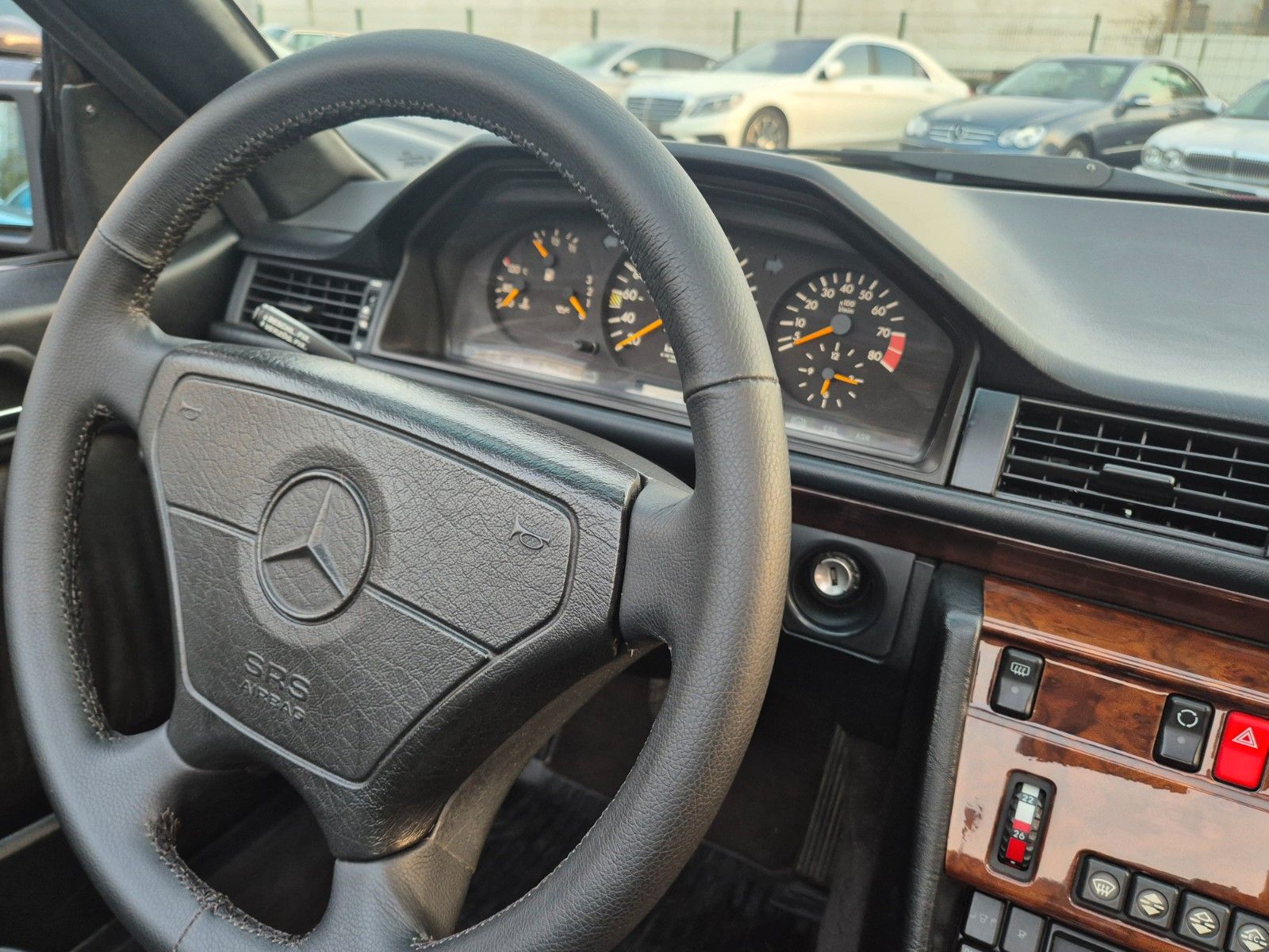 Fahrzeugabbildung Mercedes-Benz 300 CE-24 Sportline/Deutsch/Sehr viele Optionen