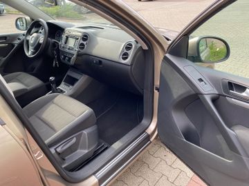 Volkswagen Tiguan - 12