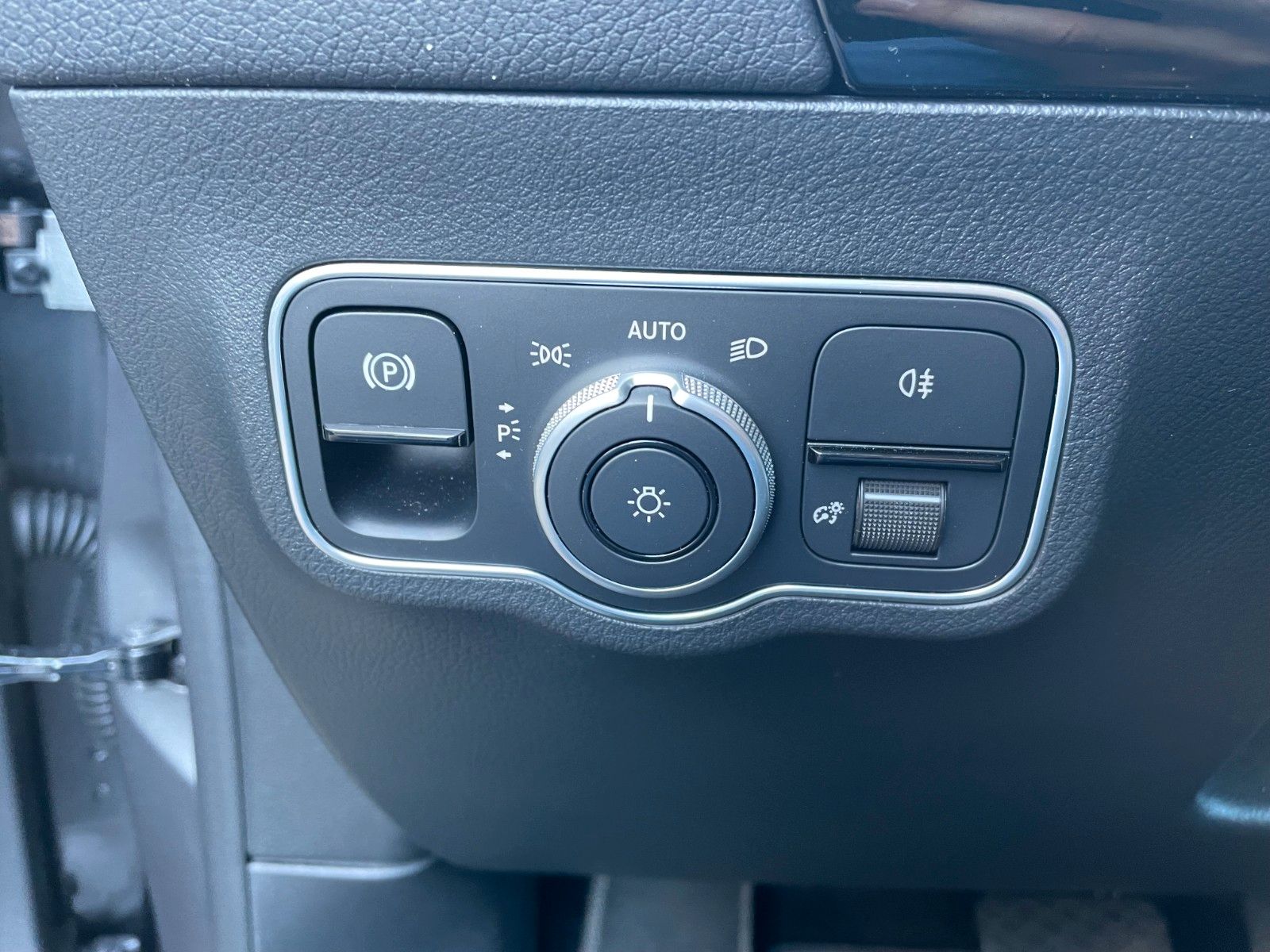 Fahrzeugabbildung Mercedes-Benz B 200 d Progressive R-Kamera+Carplay+El.Heckklap