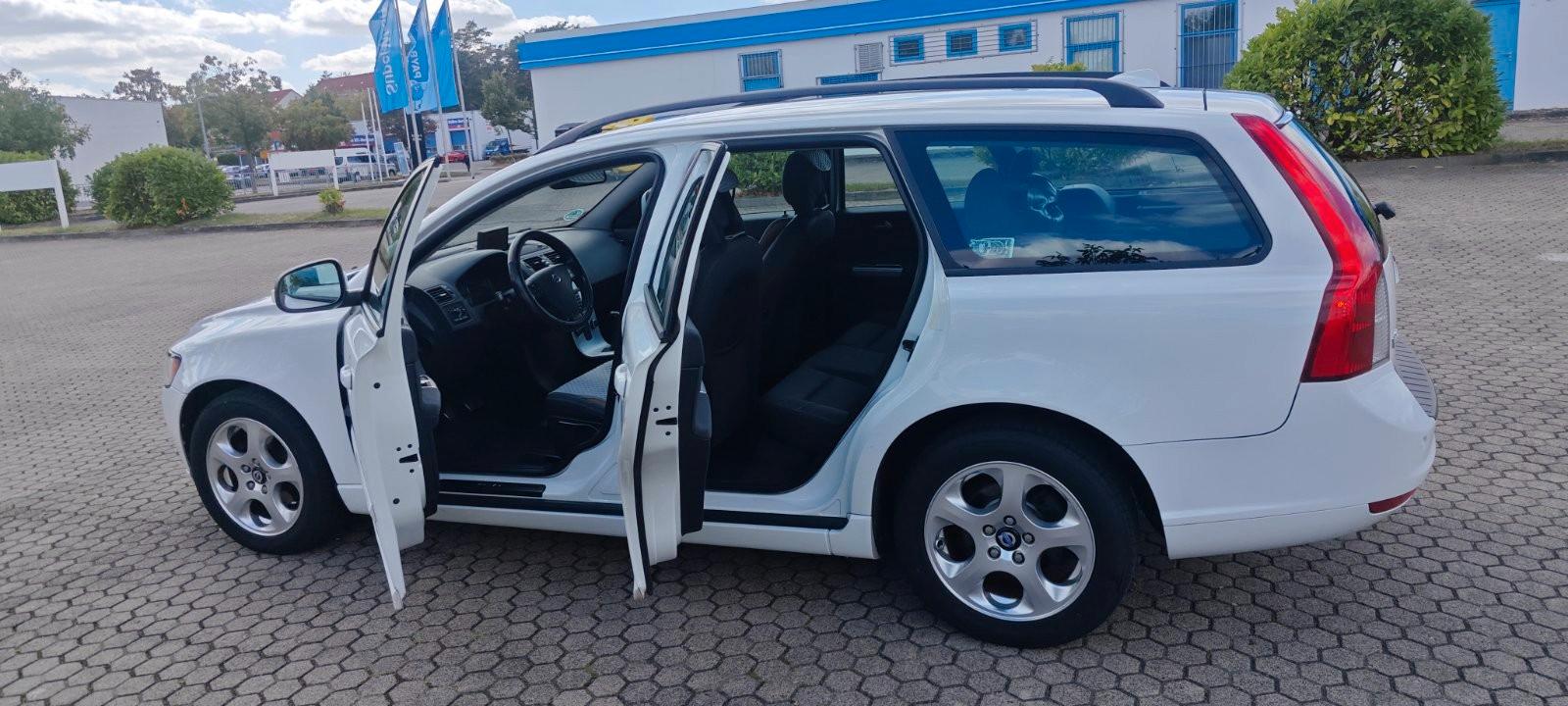 Volvo V50 2011 — photo 11