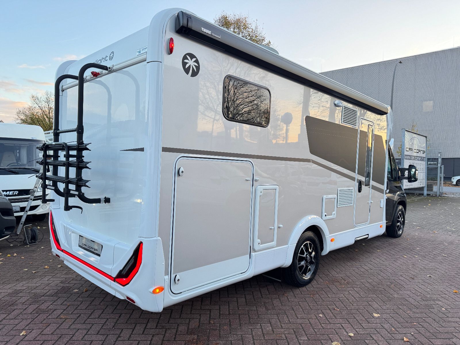 Fahrzeugabbildung Sunlight ADVENTURE EDITION T 68 1HAND KEIN MIETER HUBBETT