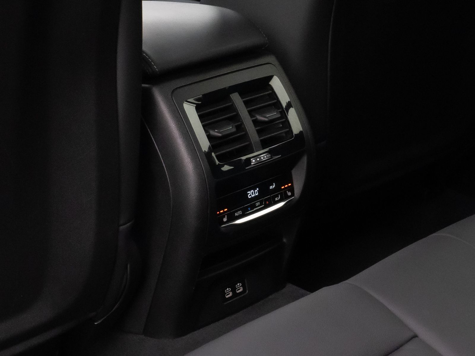 Fahrzeugabbildung BMW X3 xD30e Laser HUD DAB HiFi AHK Komfort 19Zoll