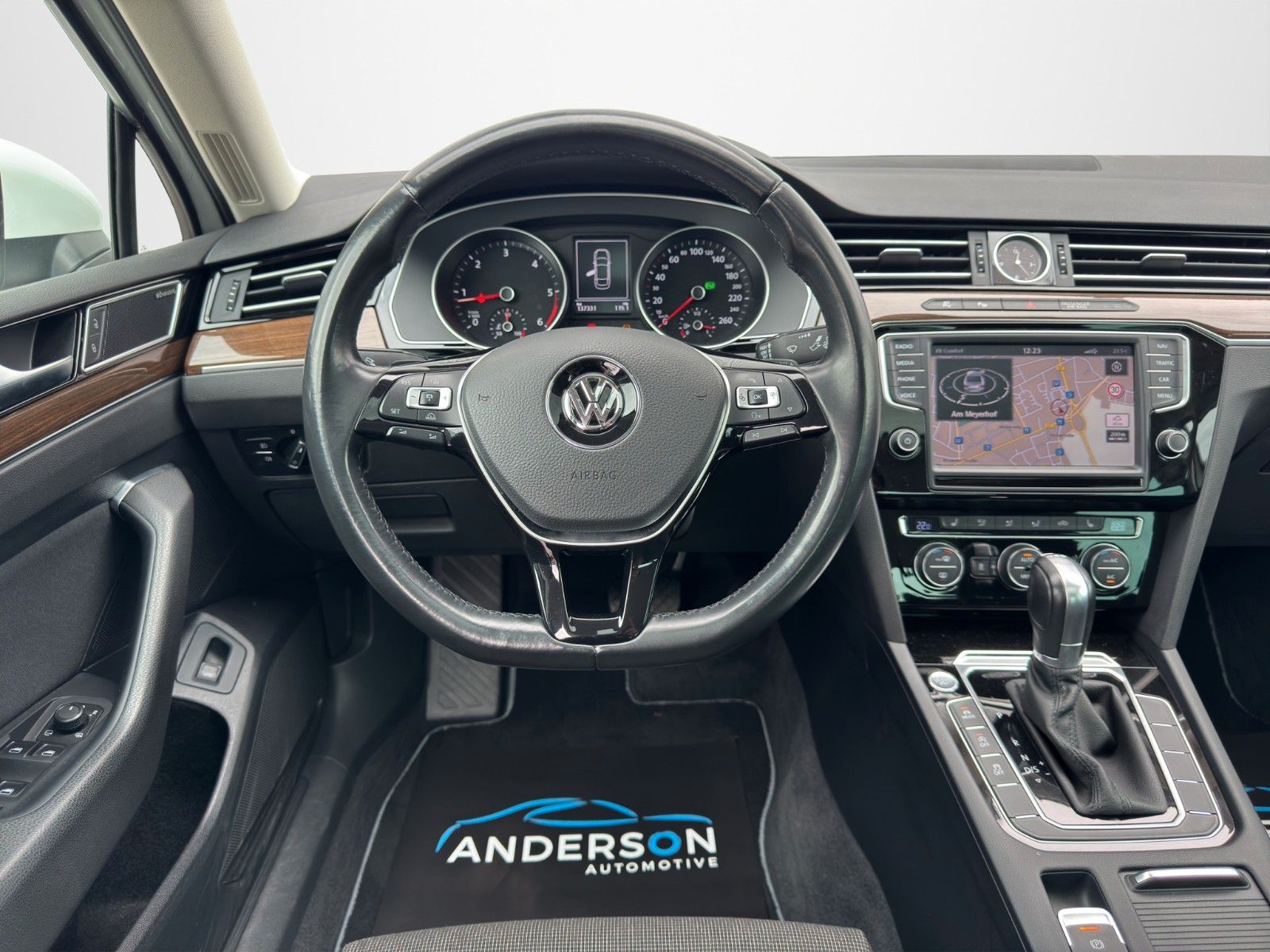 Fahrzeugabbildung Volkswagen PASSAT LIM 2.0TDI DSG STANDH KAM AHK DYNAUD PANO