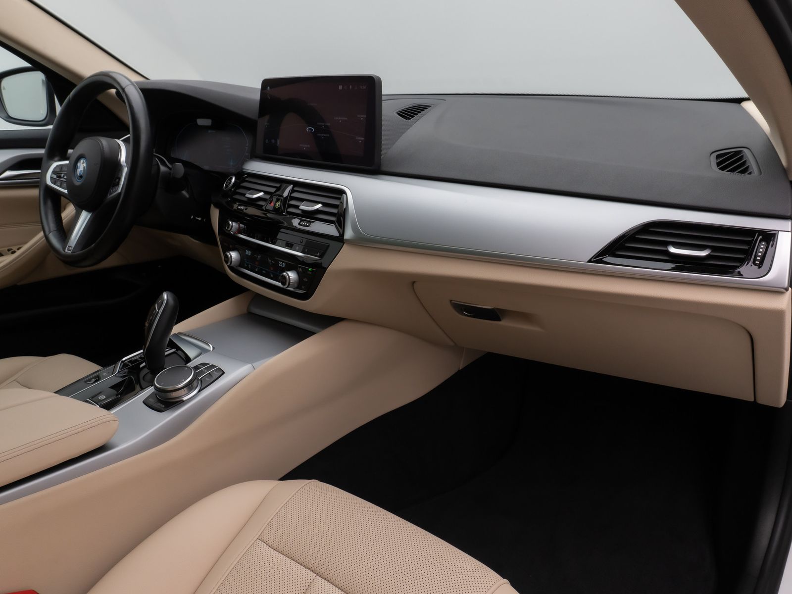 Fahrzeugabbildung BMW 530e Panorama Kamera DAB HiFi 4xKlima Leder 18Zl