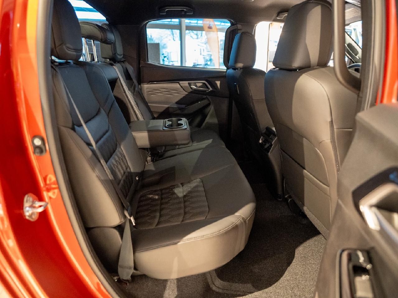 Fahrzeugabbildung Isuzu D-Max Double Cab 4WD V-CROSS - Neues Modell MJ24