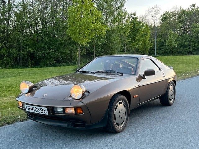Porsche 928