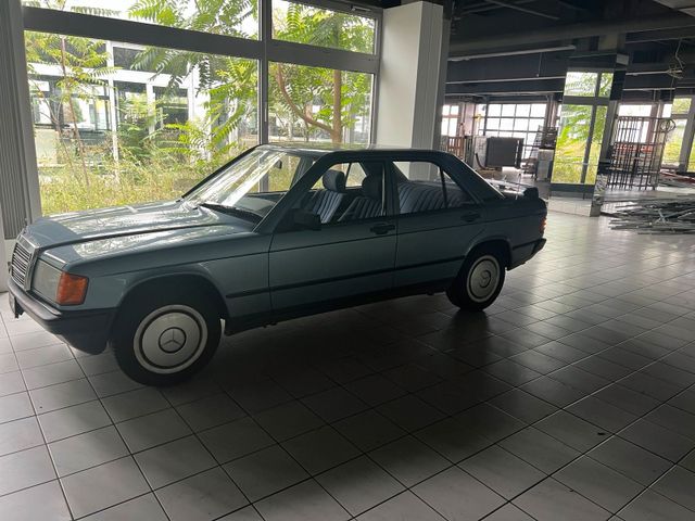 Mercedes-Benz DAIMLER-BENZ 190 E