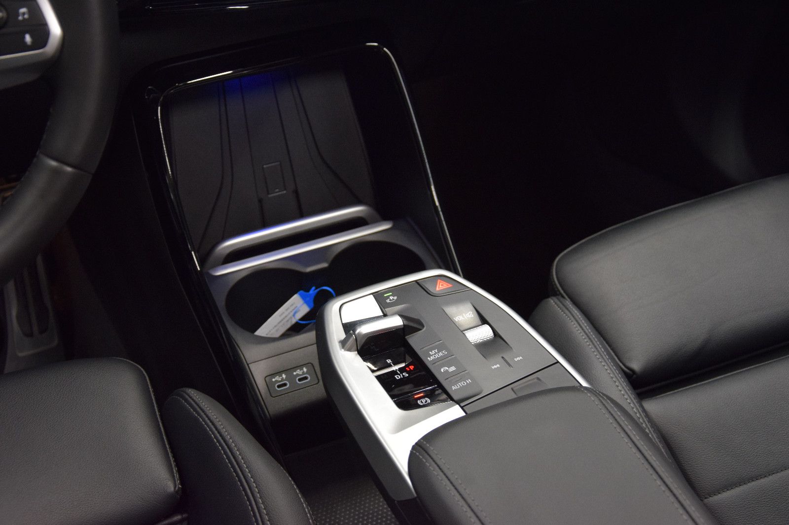 Fahrzeugabbildung BMW 218i Active Tourer M Sport Pano HuD ACC h/k