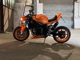 Honda CBR 900 Fireblade SC33 Streetfighter - HONDA 1998 CBR 900