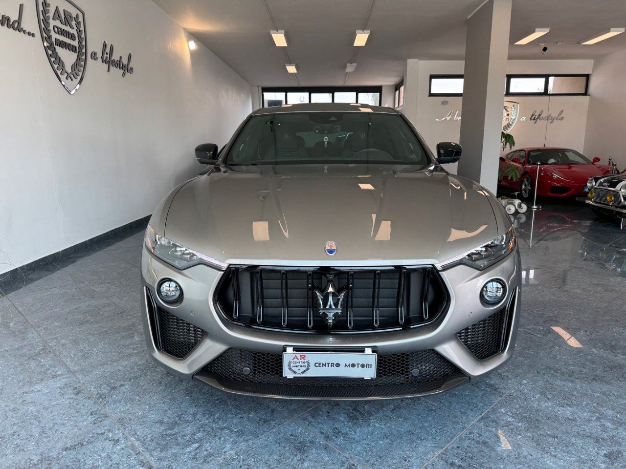 Maserati Levante 3.8 V8 Trofeo 580cv Tetto 22" C imagem 2