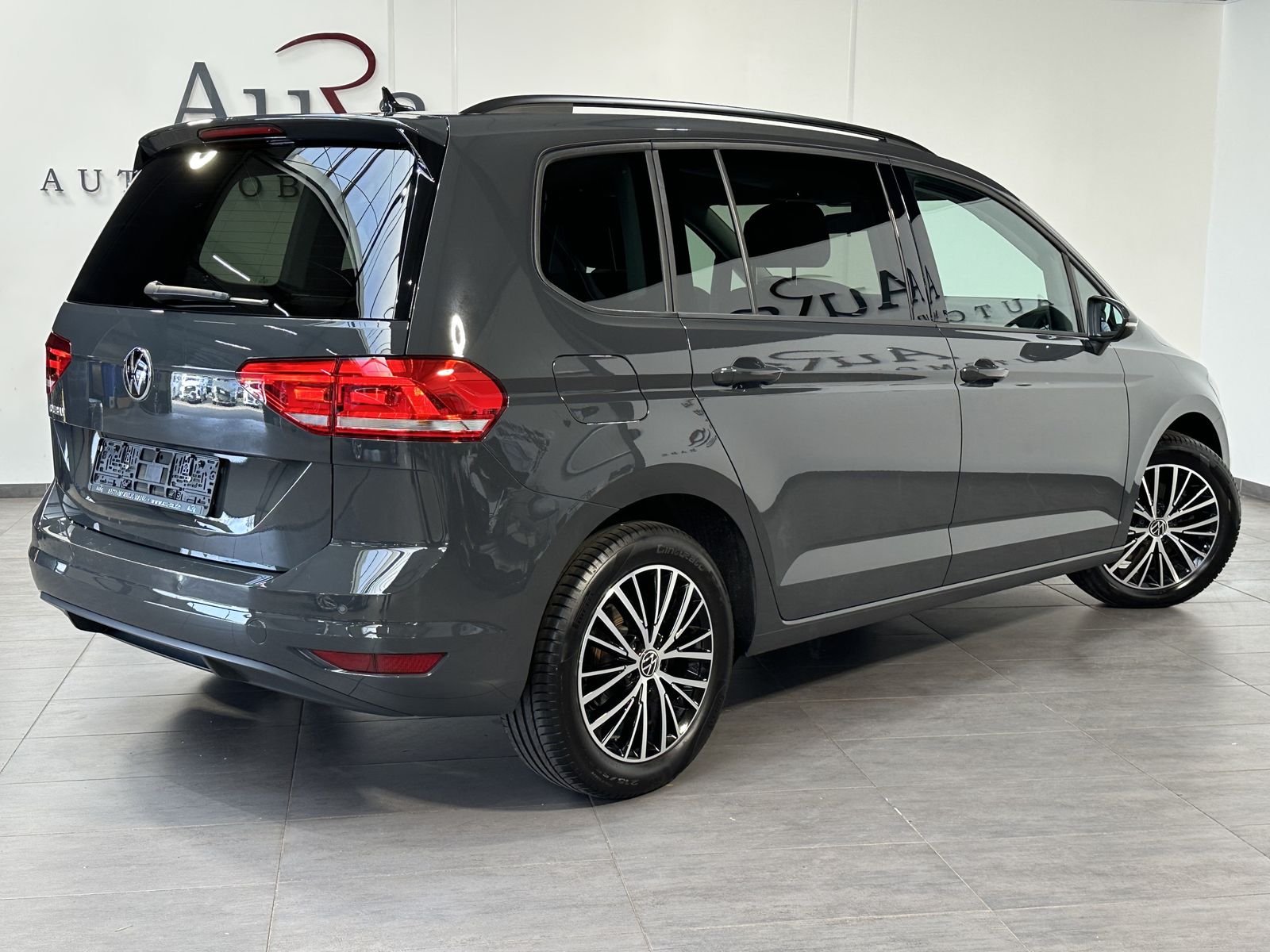 Fahrzeugabbildung Volkswagen Touran 1.5 TSI Comfortline NAV+CARPLAY+17ZO+1HD