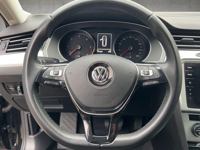 Passat Variant 2,0 TDI DSG*LED* AHK*ACC*Navi*LED