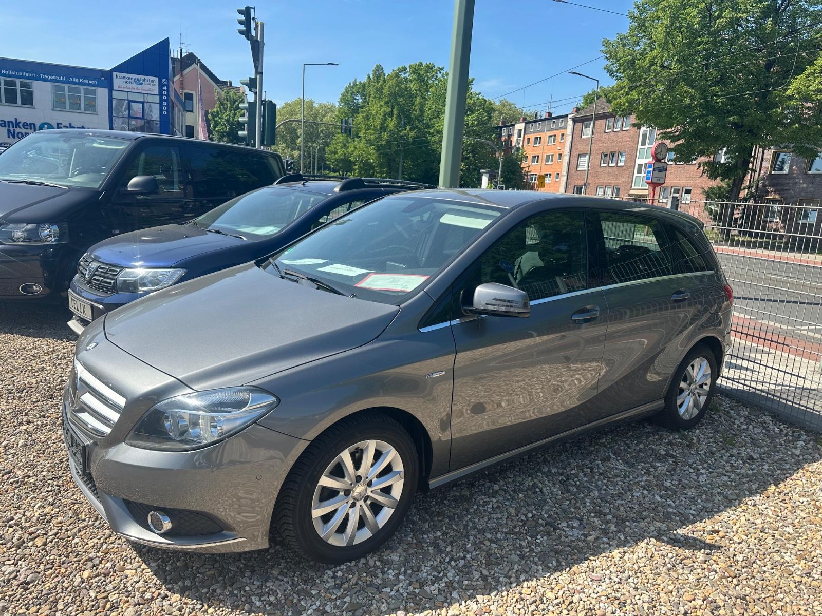 Mercedes-Benz B 180 Automatik/Leder/Navi/PDC/Anhängerkupplung