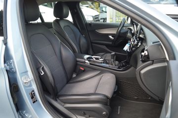 Mercedes-Benz C 180 Exclusive NAVI-AUT.-AHK.-TEMPOMAT-SHZG.-PD