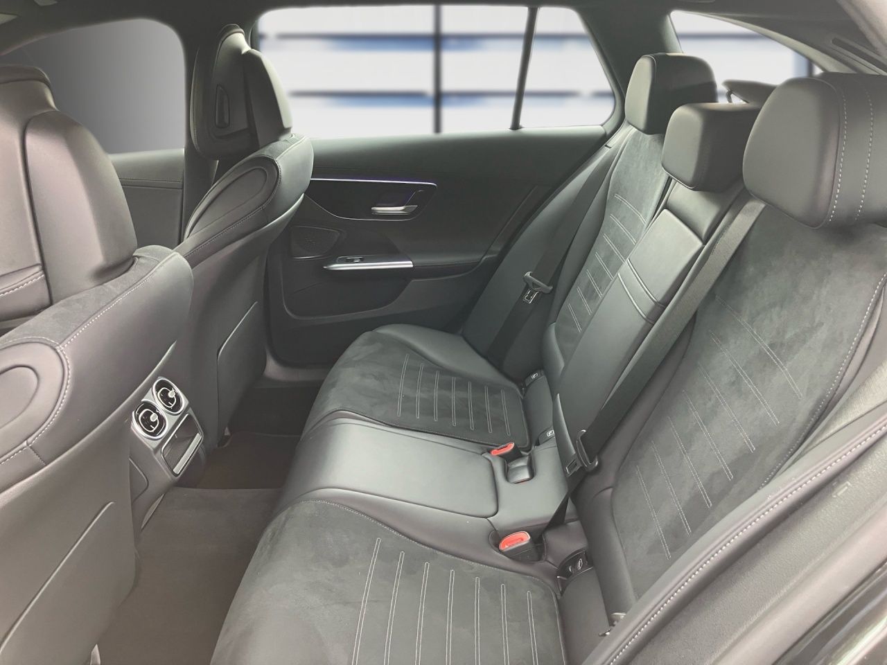 Fahrzeugabbildung Mercedes-Benz C 300 d T-Modell AMG+AHK+KAMERA+EASYPACK+AMBIENT