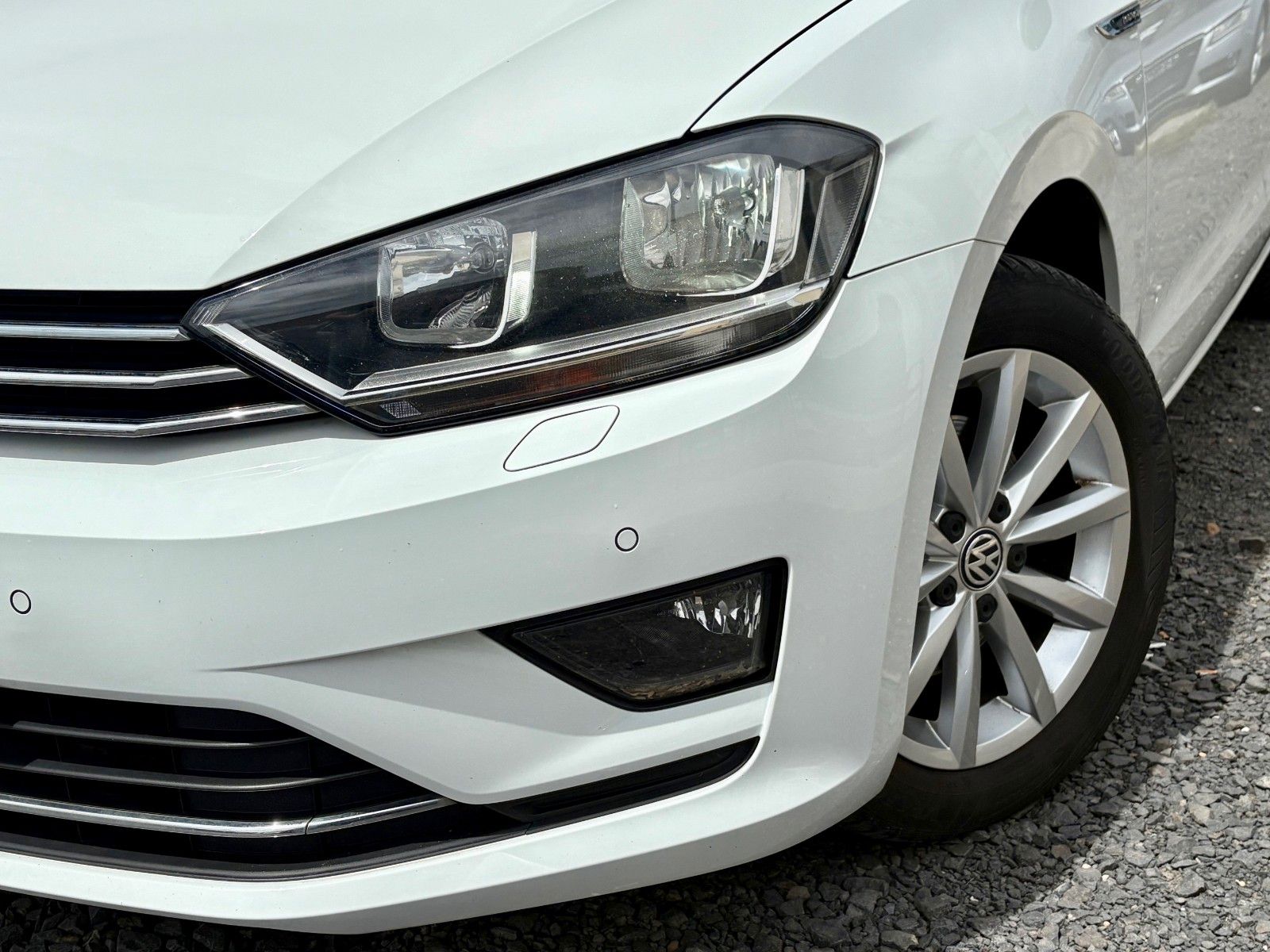 Fahrzeugabbildung Volkswagen Golf Sportsvan VII 1.6 TDI Lounge Navi PDC SHZ