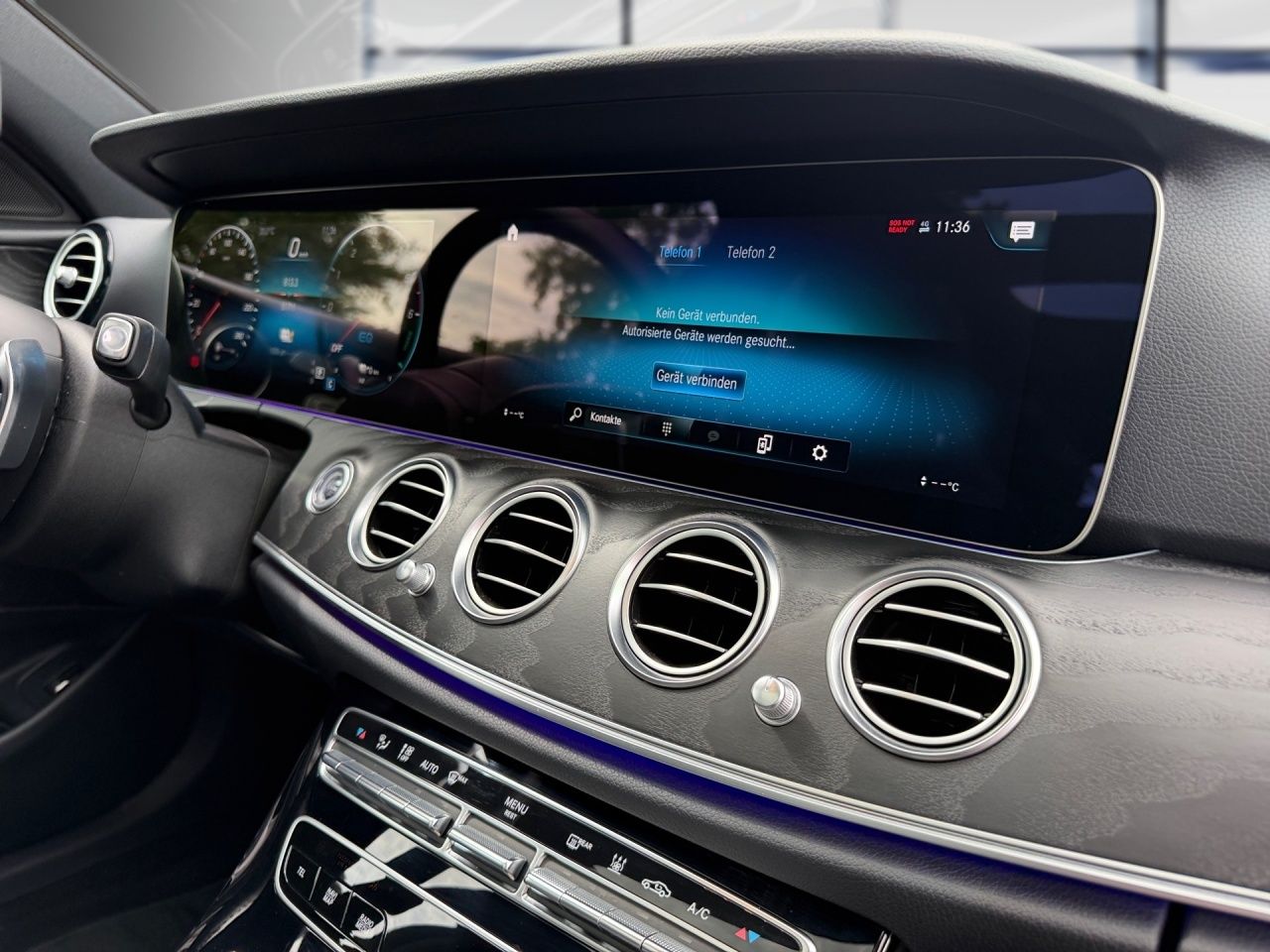 Fahrzeugabbildung Mercedes-Benz E 300 de 4M T NIGHT+AHK+PANO+360°+EASYPACK+
