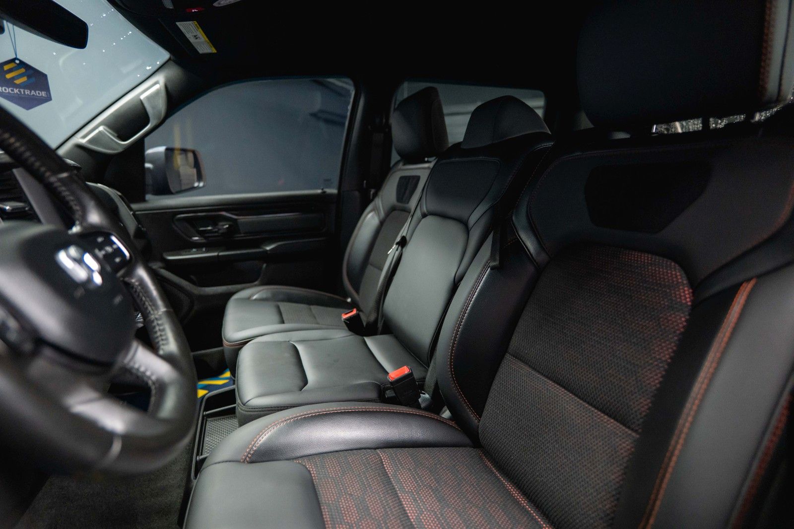 Fahrzeugabbildung Dodge RAM 5.7 V8 HEMI 4x4 Built to Serve AXLE LOCK 19%