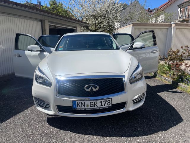 INFINITI Q70