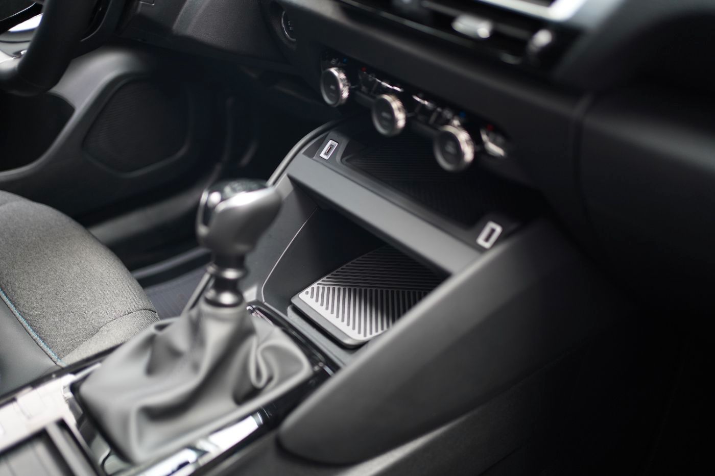 Fahrzeugabbildung Citroën C4 PureTech 130 Shine Kälte Paket Navi DAB Klima